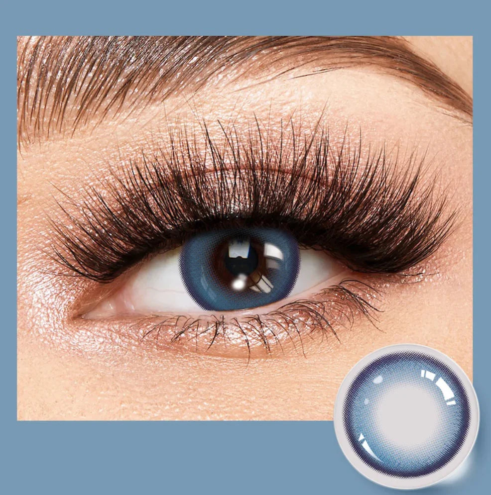 Œil avec lentille de contact bleue naturelle, effet regard intense, maquillage soigné